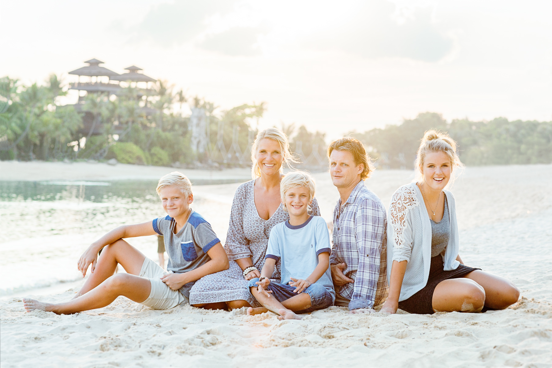 Lifestyle family beach photo