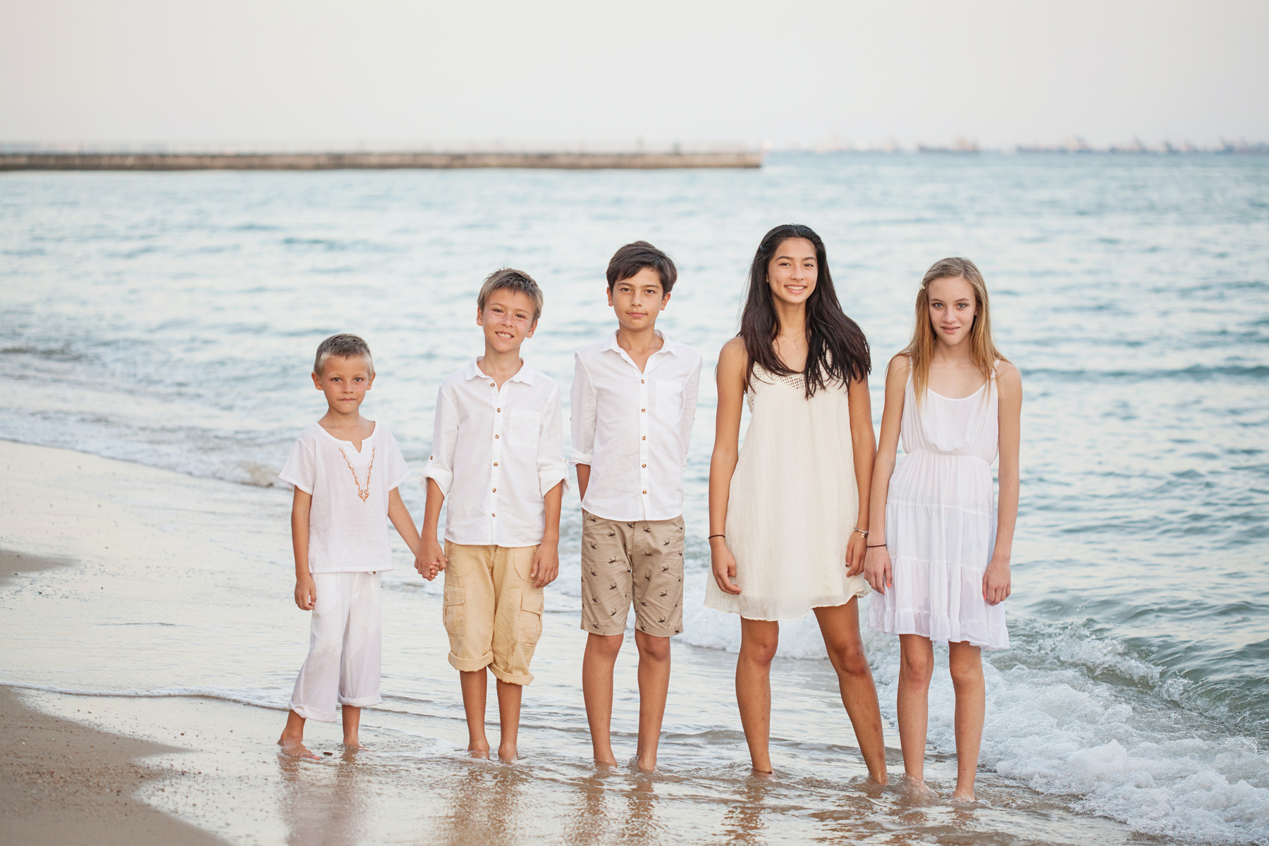 Sibling lifestyle session at the beach